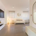 Elegant Art Deco With Balcony Split
