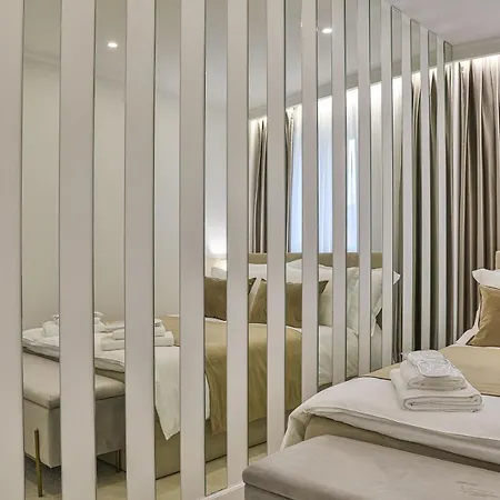アパート Elegant Art Deco With Balcony