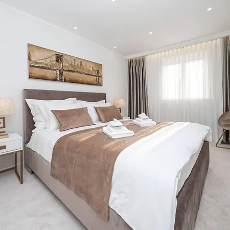 Apartman Elegant Art Deco With Balcony