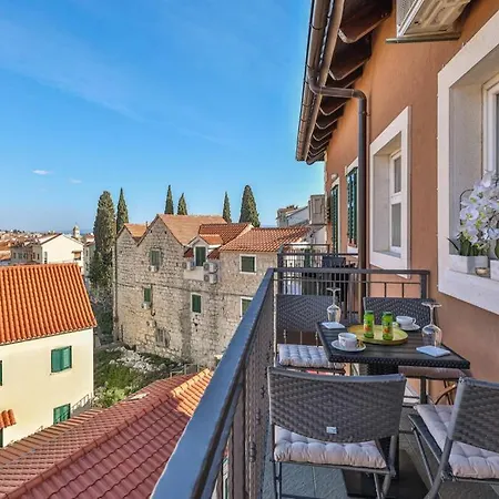 Apartman Elegant Art Deco With Balcony