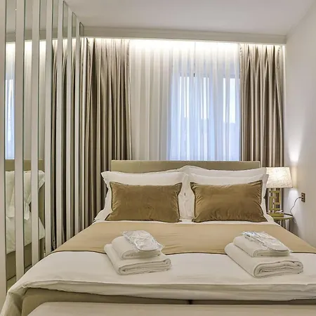 Elegant Art Deco With Balcony * Split